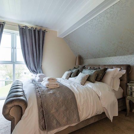 Luxury 3 Bed Home By The Lake South Cerney Extérieur photo
