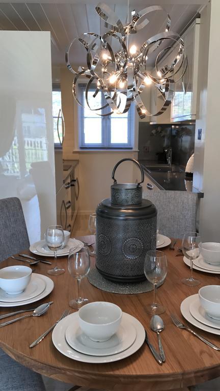 Luxury 3 Bed Home By The Lake South Cerney Extérieur photo