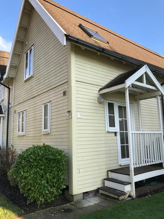 Luxury 3 Bed Home By The Lake South Cerney Extérieur photo