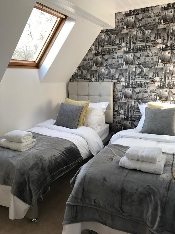Luxury 3 Bed Home By The Lake South Cerney Extérieur photo