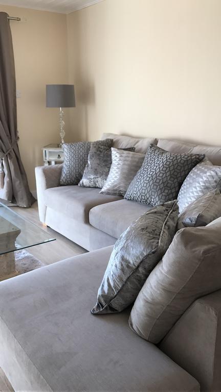 Luxury 3 Bed Home By The Lake South Cerney Extérieur photo