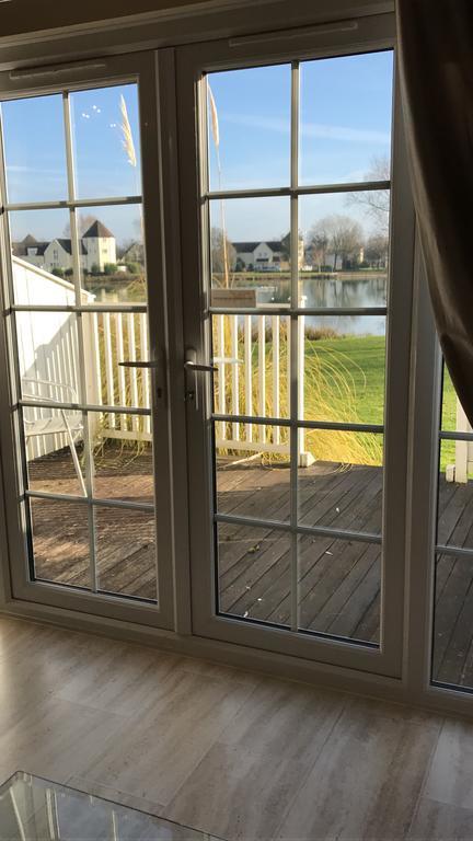 Luxury 3 Bed Home By The Lake South Cerney Extérieur photo