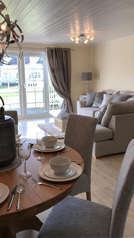 Luxury 3 Bed Home By The Lake South Cerney Extérieur photo