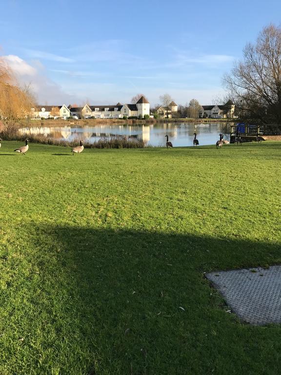 Luxury 3 Bed Home By The Lake South Cerney Extérieur photo