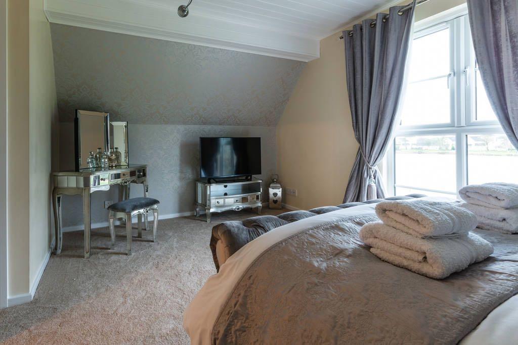 Luxury 3 Bed Home By The Lake South Cerney Extérieur photo