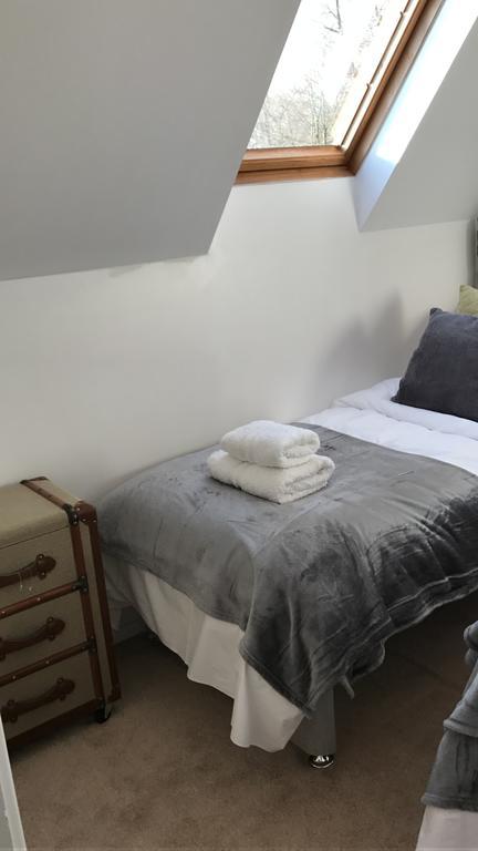 Luxury 3 Bed Home By The Lake South Cerney Extérieur photo