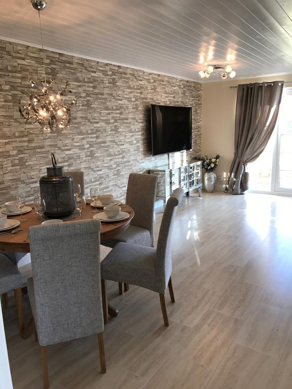 Luxury 3 Bed Home By The Lake South Cerney Extérieur photo