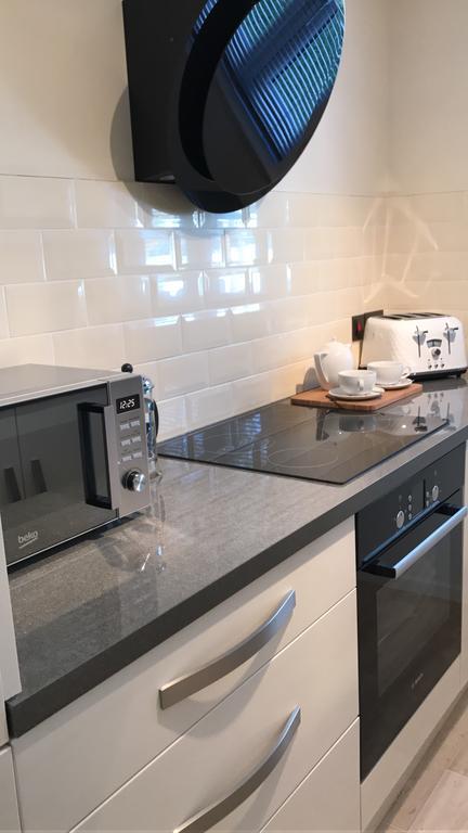 Luxury 3 Bed Home By The Lake South Cerney Extérieur photo