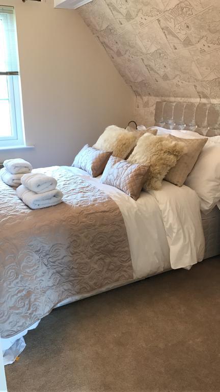 Luxury 3 Bed Home By The Lake South Cerney Extérieur photo