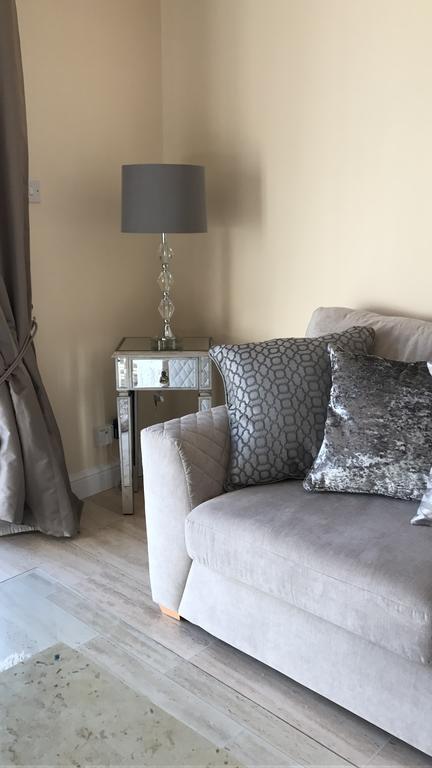 Luxury 3 Bed Home By The Lake South Cerney Extérieur photo