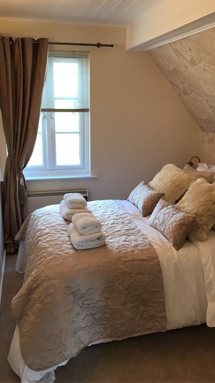 Luxury 3 Bed Home By The Lake South Cerney Extérieur photo